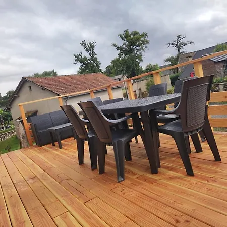 Le De Louisantin Hébergement de vacances *